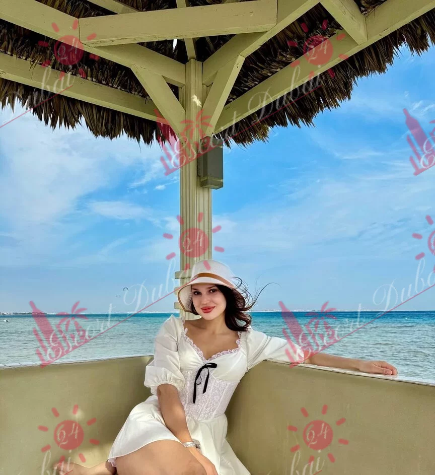 Aaliyah, 27 years old, 178 cm, small