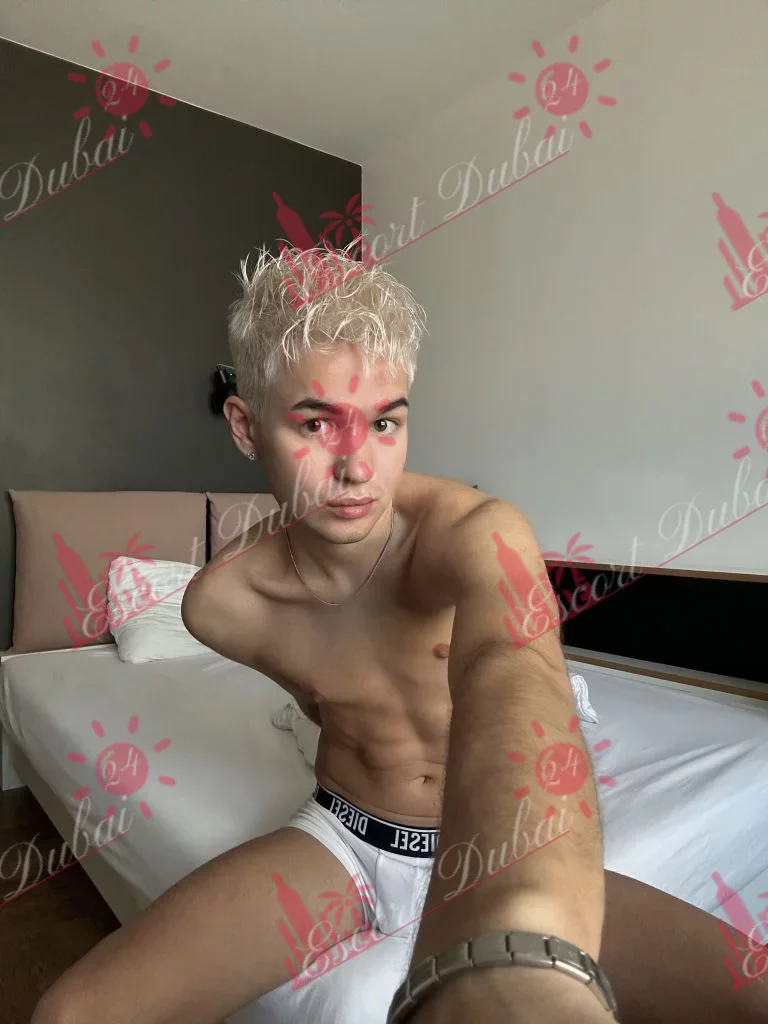 Cameron, 19 years old, 175 cm