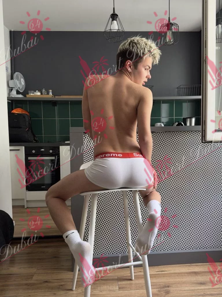 Cameron, 19 years old, 175 cm