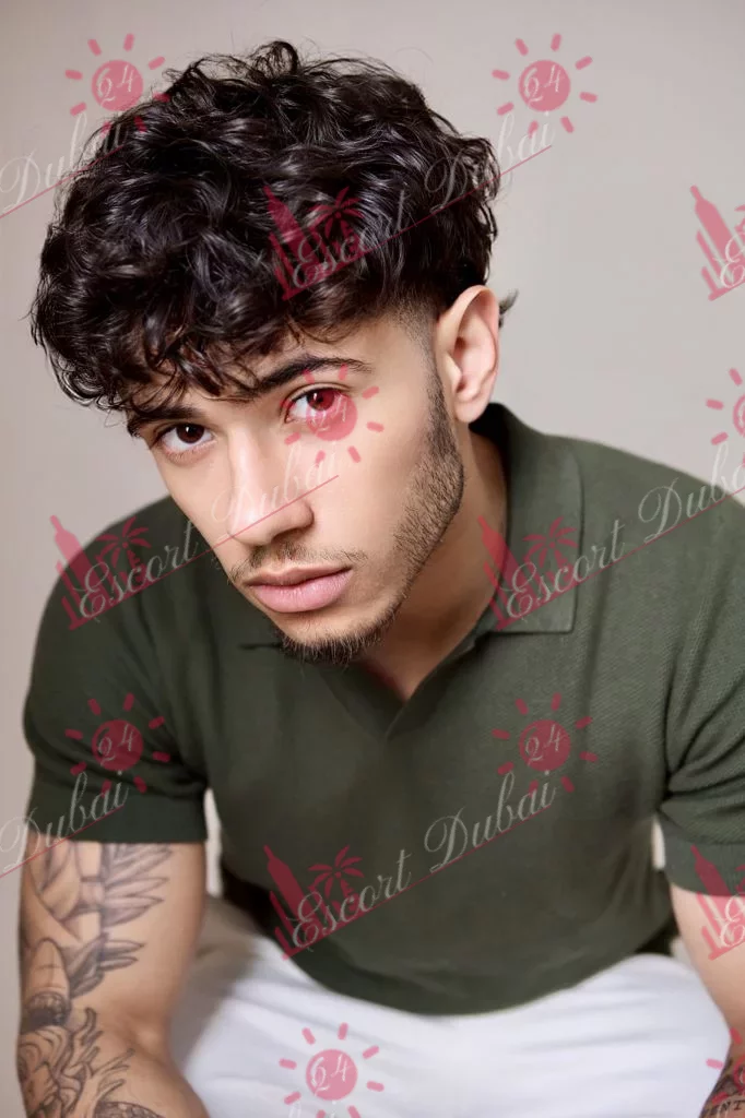 Oliver, 21 years old, 168 cm