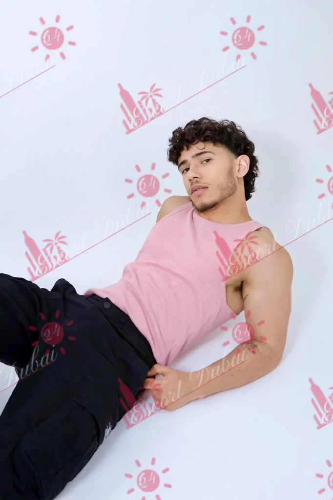 Oliver, 21 years old, 168 cm