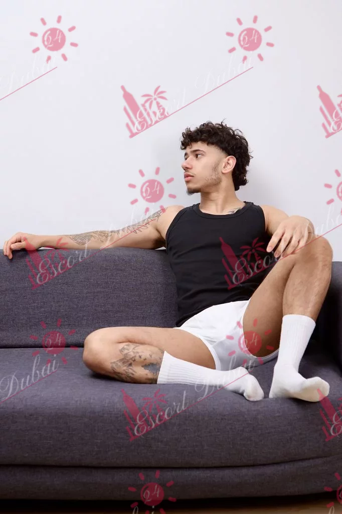 Oliver, 21 years old, 168 cm