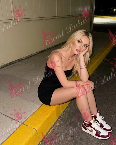 Samantha, 25 years old, 176 cm, small