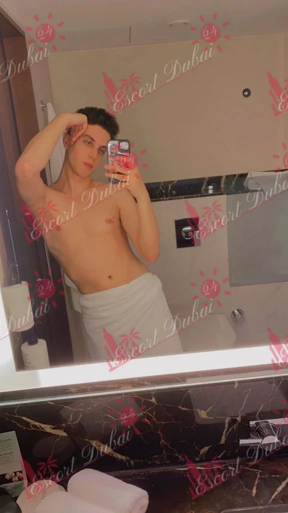 Thomas, 20 years old, 180 cm